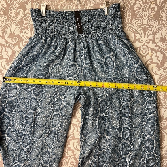 Silky wide leg animal print pant beautiful blue color, size large. - Picture 7 of 7